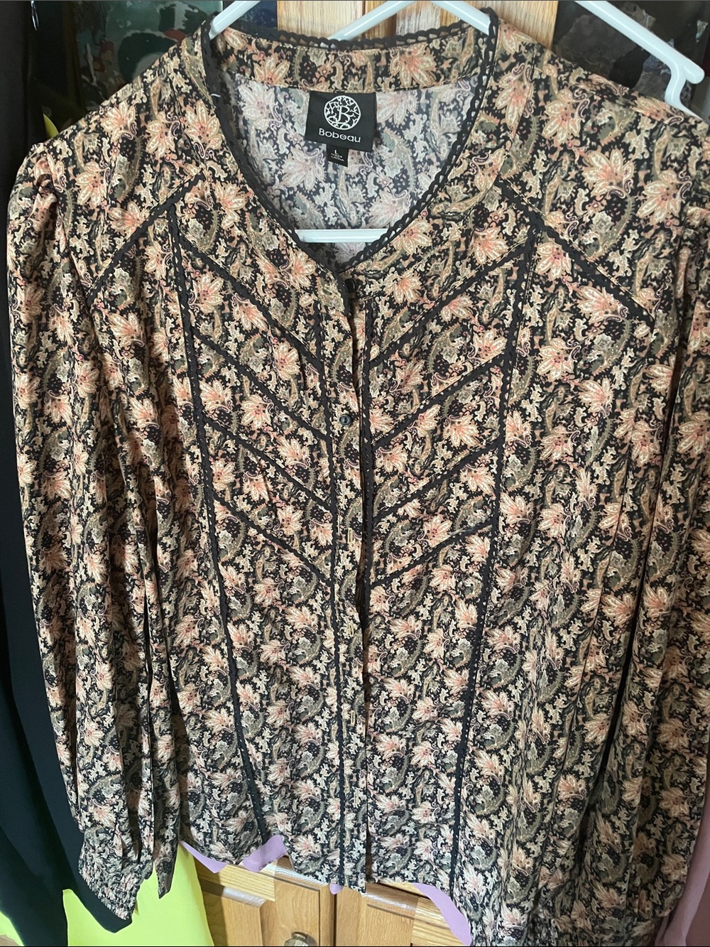 bobeau Black and Peach Floral Button-Front Blouse